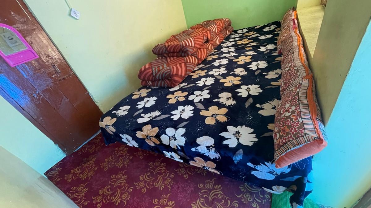 6 Bed Room